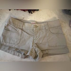 Kaki shorts
